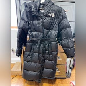 I’m selling this Women’s Nuptse Belted Long Parka. It’s super warm and belted.